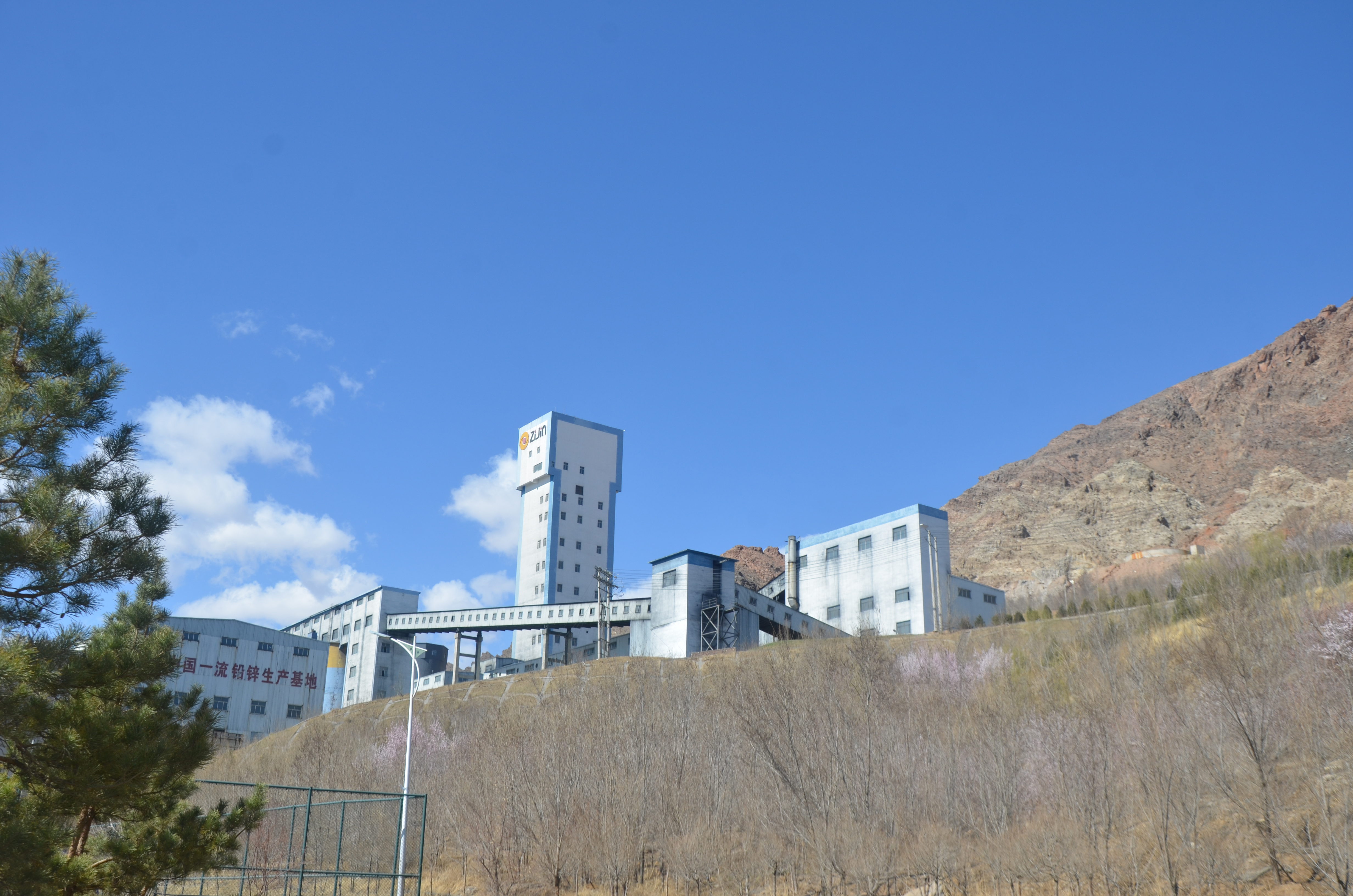 乌拉特后旗紫金矿业有限公司 李典鑫 乌后紫金春景（1）.jpg